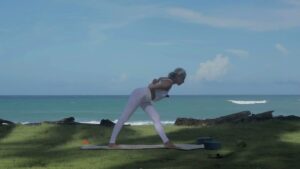 Trening yogi z Carlą — Piękny trening yogi całego ciała.