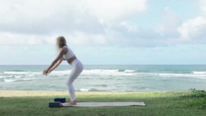 Trening yogi z Carlą — Rozciąganie całego ciała, idealne pobudzenie-zajęcia dla każdego!