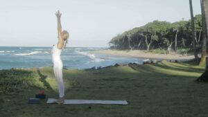 Trening yogi z Carlą — Yoga całego ciała. idealne pobudzenie aby poczuć się wspaniale. Praktyka poranna lub każda pora dnia.